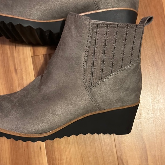 LifeStride Gray Ankle Boots - Picture 8 of 9